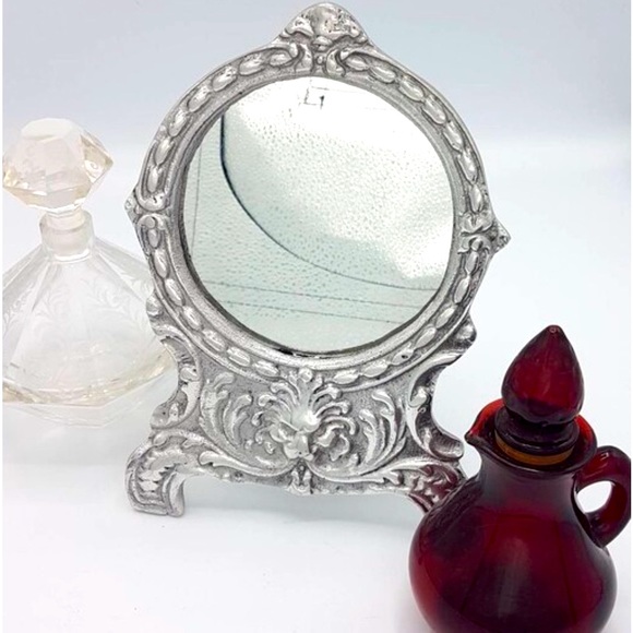 Vintage Pewter mirror / Vanity mirror / Pewter frame Hand crafted Vintage - Picture 8 of 15